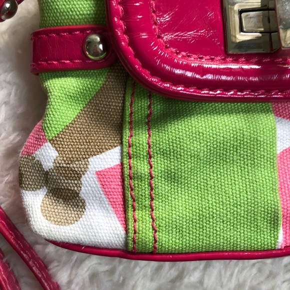 New York & Company small wristlet - Picture 2 of 4